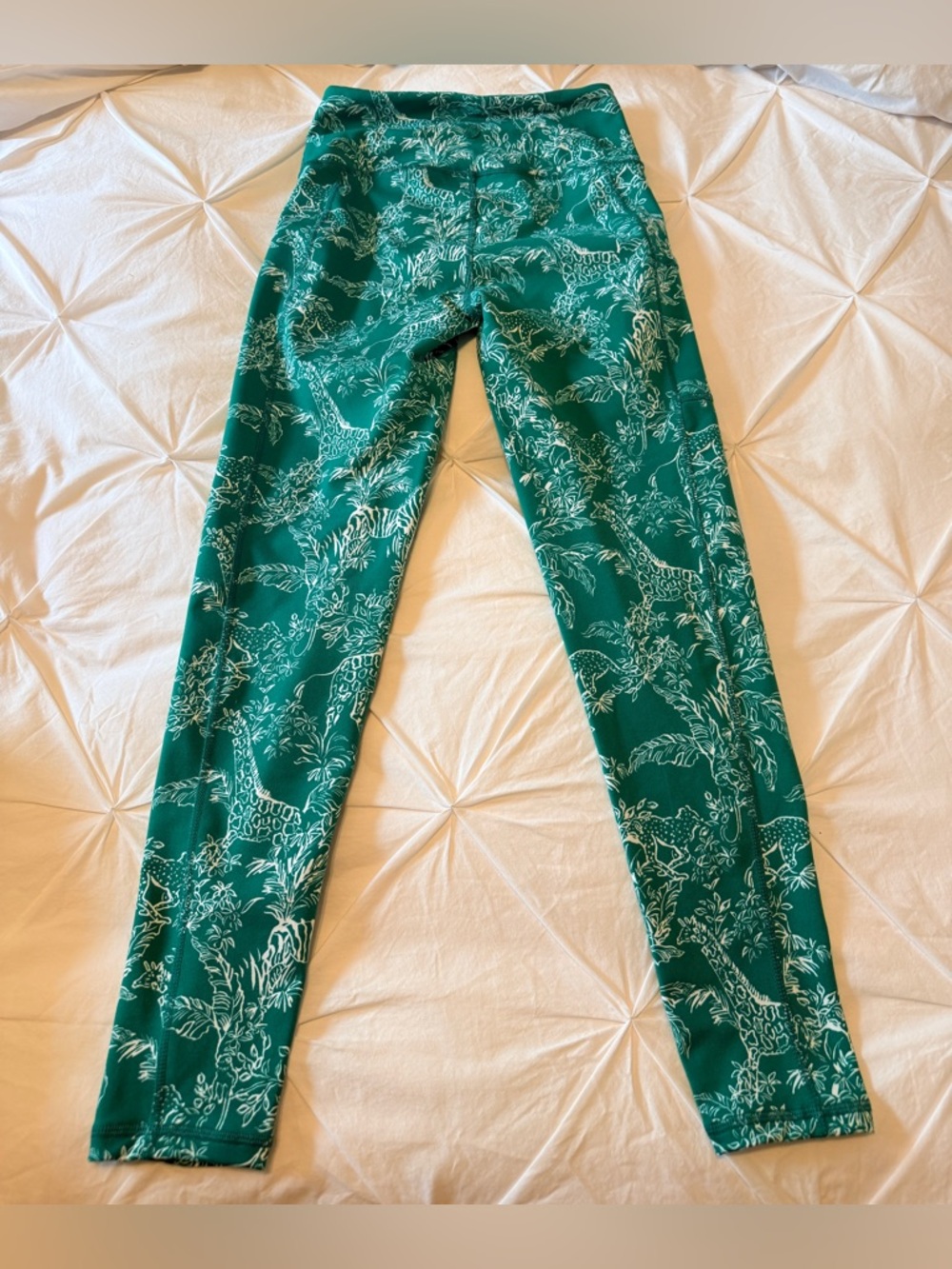 LILLY PULITZER UPF 50+
Luxletic 26" High Rise
Weekender Legging| Safari SIZE: SM - Picture 10 of 10